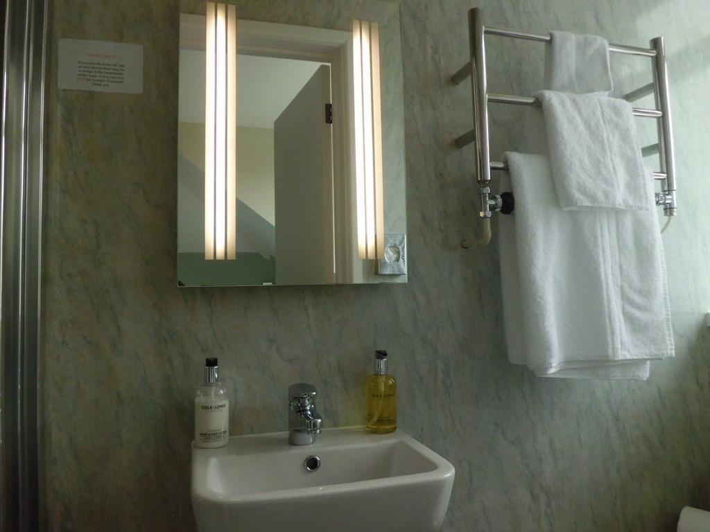 Fair Winds Guest House Brixham Room photo